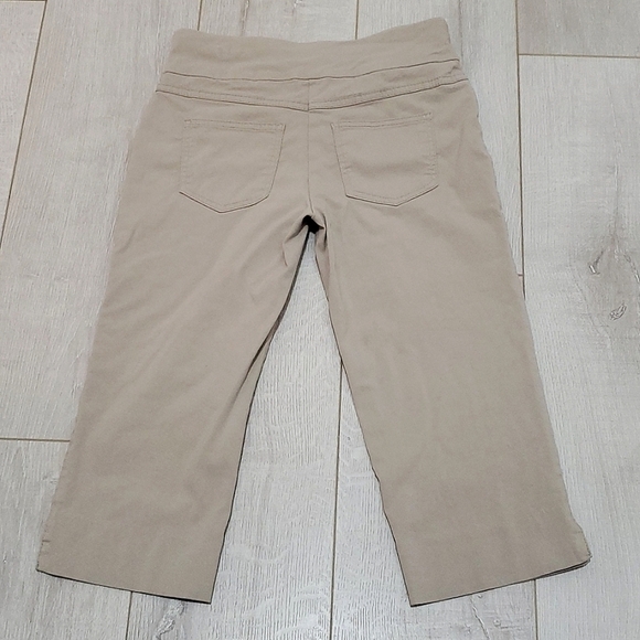 Ruby Rd. PULL ON STRETCH CAPRIS, Sz 4P, BEIGE, RAYON/NYLON/SPANDEX - Picture 6 of 9
